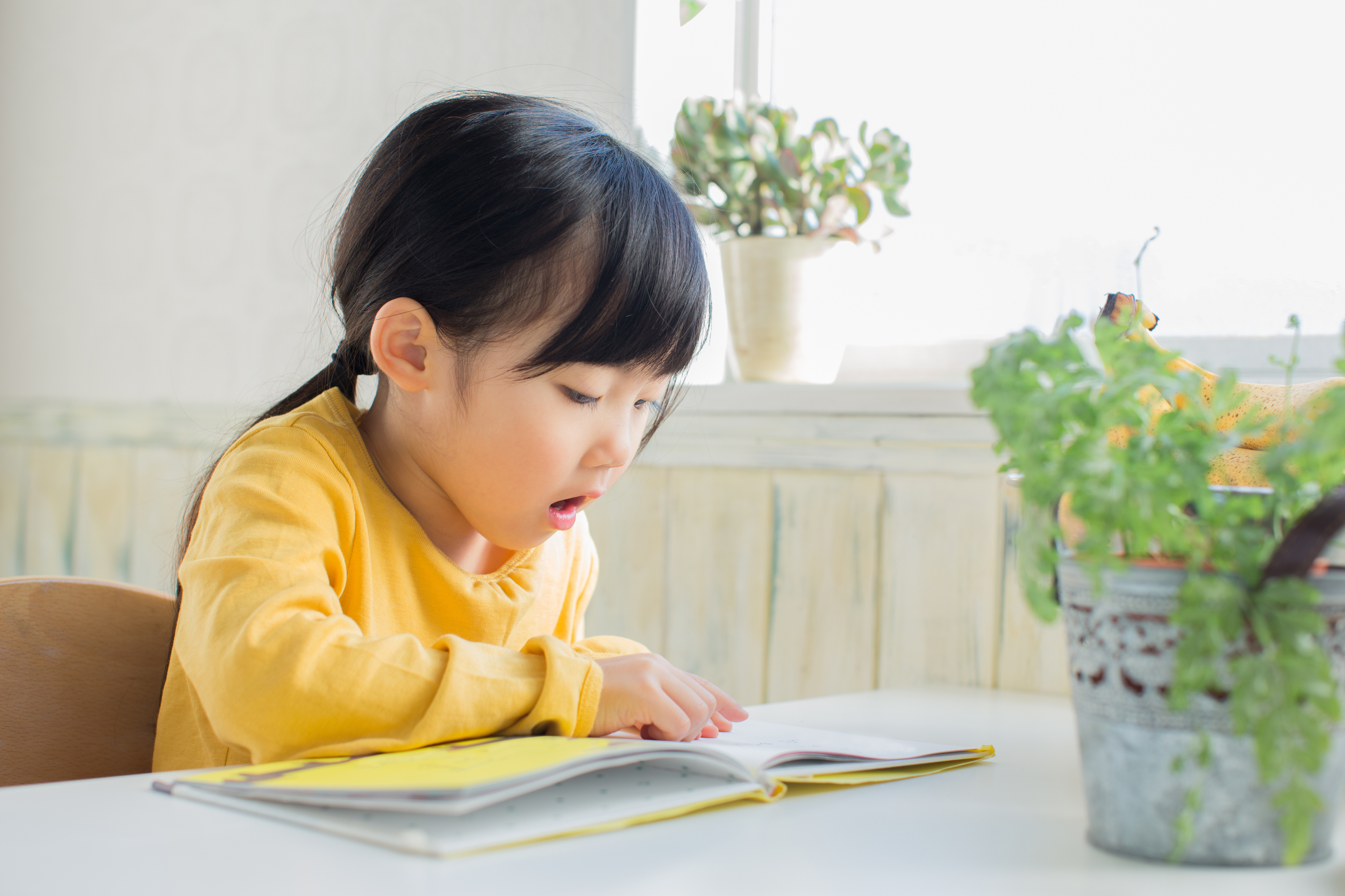 子どもには活字を読んでほしい！読書好きな子を育てる5つの方法【CaSy