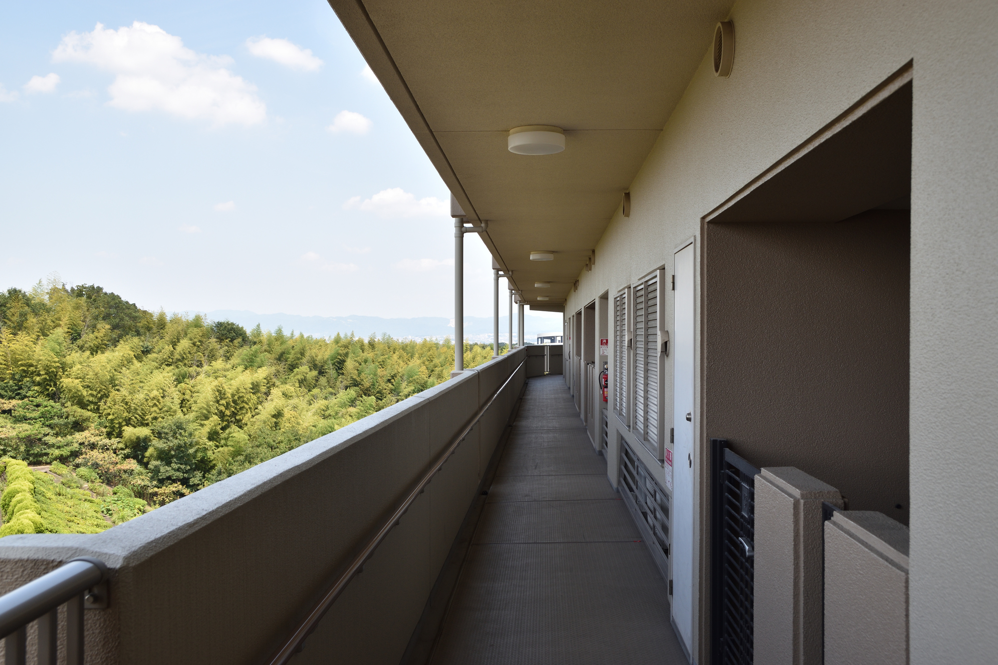 マンションの廊下は誰が掃除するもの 知っておきたい掃除法とは Casy カジー 家事代行サービス